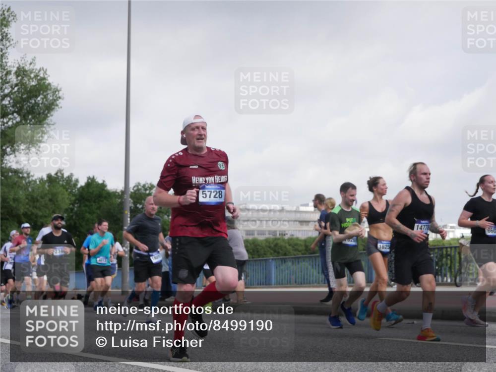 29.06.2025 - hella hamburg halbmarathon Luisa Fischer http://msf.ph/oto/8499190 29.06.2025 10:03:15 Kennedybrücke 2013, 5728, 028, 1625, 14778, 860, 1239, 1264, 2027, 2159, 2346, 2447, 2582, 2584, 2730, 3042, 3794, 4013, 4419, 4594, 5643, 5728, 6104, 6201, 6602, 6636, 7159, 7717, 8531, 8669, 9622, 10268, 10337, 10534, 10587, 10665, 10742, 10759 meine-sportfotos.de