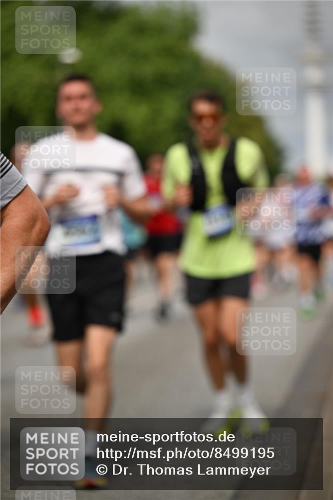 29.06.2025 - hella hamburg halbmarathon Dr. Thomas Lammeyer http://msf.ph/oto/8499195 29.06.2025 10:24:01 Kennedybrücke 1145, 2405, 2795, 2918, 2993, 2995, 3278, 3446, 3631, 3678, 4170, 4539, 4562, 4570, 4614, 4979, 5035, 5123, 5178, 5251, 5397, 5429, 5556, 5834, 5849, 5878, 6444, 6796, 6797, 6872, 6874, 6939, 7137, 7248, 7249, 7647, 7744, 7836, 7917, 8427, 8537, 10349, 10594, 10622, 11028, 11036, 11247 meine-sportfotos.de