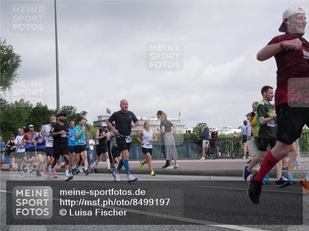 29.06.2025 - hella hamburg halbmarathon Luisa Fischer http://msf.ph/oto/8499197 29.06.2025 10:03:15 Kennedybrücke 2546, 610, 7159, 258, 4013, 2159, 1889, 1626, 1239, 1264, 2027, 2159, 2346, 2447, 2582, 2584, 2730, 3042, 3794, 4013, 4419, 4594, 5643, 5728, 6104, 6201, 6602, 6636, 7159, 7717, 8531, 8669, 9622, 10268, 10337, 10534, 10587, 10665, 10742, 10759 meine-sportfotos.de