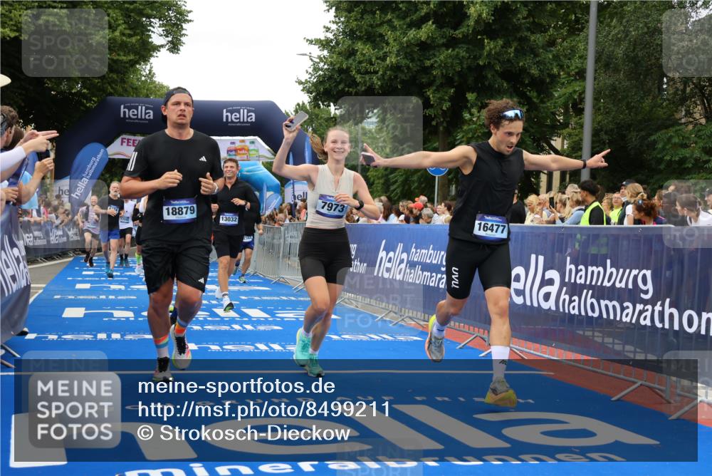 29.06.2025 - hella hamburg halbmarathon Strokosch-Dieckow http://msf.ph/oto/8499211 29.06.2025 10:53:55 Ziel 1151, 1706, 1815, 1870, 2432, 3096, 6260, 6356, 6374, 6481, 7395, 7918, 7973, 8394, 9032, 9922, 10891, 11789, 12413, 13032, 13869, 14026, 14175, 15502, 16477, 16538, 17348, 18308, 18418, 18487, 18759, 18831, 18879, 18915, 19177 meine-sportfotos.de