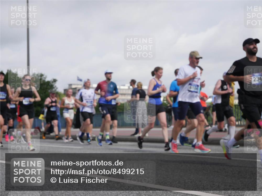 29.06.2025 - hella hamburg halbmarathon Luisa Fischer http://msf.ph/oto/8499215 29.06.2025 10:03:18 Kennedybrücke 234, 6104, 1264, 2027, 2159, 2346, 2447, 2474, 2582, 2584, 2606, 2652, 2730, 3042, 3794, 4013, 4419, 4594, 4767, 4940, 5643, 6104, 6201, 6443, 6470, 6602, 6636, 7159, 7717, 8531, 8669, 9485, 9622, 10268, 10534, 10587, 10665, 10742, 10759, 10766 meine-sportfotos.de