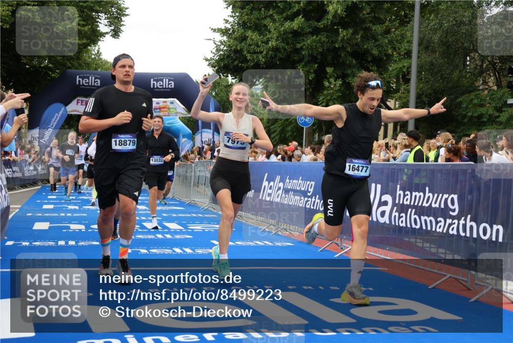 29.06.2025 - hella hamburg halbmarathon Strokosch-Dieckow http://msf.ph/oto/8499223 29.06.2025 10:53:55 Ziel 1151, 1706, 1815, 1870, 2432, 3096, 6260, 6356, 6374, 6481, 7395, 7918, 7973, 8394, 9032, 9922, 10891, 11789, 12413, 13032, 13869, 14026, 14175, 15502, 16477, 16538, 17348, 18308, 18418, 18487, 18759, 18831, 18879, 18915, 19177 meine-sportfotos.de
