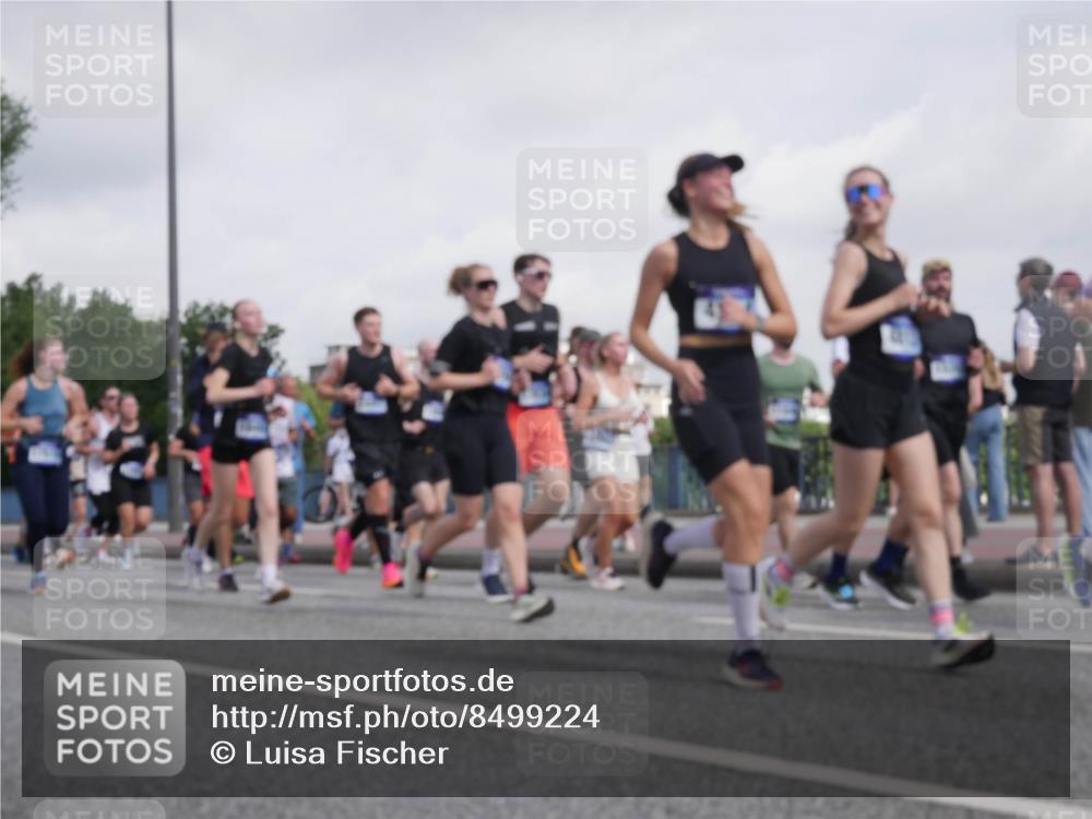 29.06.2025 - hella hamburg halbmarathon Luisa Fischer http://msf.ph/oto/8499224 29.06.2025 10:03:19 Kennedybrücke 1264, 2027, 2159, 2346, 2447, 2474, 2582, 2584, 2606, 2652, 2730, 2982, 3042, 3319, 3794, 4013, 4419, 4594, 4767, 4940, 5643, 6104, 6201, 6443, 6470, 6602, 6636, 7159, 7717, 8669, 9485, 9622, 10268, 10534, 10587, 10665, 10742, 10759, 10766 meine-sportfotos.de