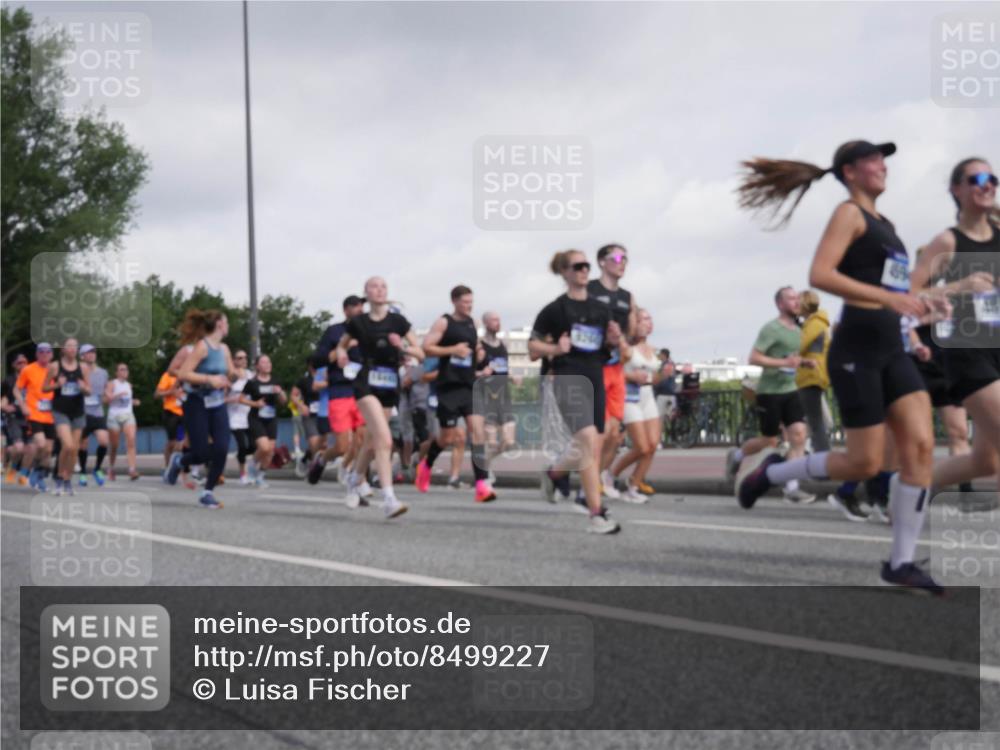 29.06.2025 - hella hamburg halbmarathon Luisa Fischer http://msf.ph/oto/8499227 29.06.2025 10:03:20 Kennedybrücke 1264, 2027, 2159, 2346, 2447, 2474, 2582, 2584, 2606, 2652, 2730, 2982, 3042, 3319, 3794, 4013, 4419, 4579, 4594, 4767, 4940, 5643, 6104, 6174, 6201, 6443, 6470, 6636, 7159, 7717, 8669, 9485, 9622, 10268, 10534, 10587, 10665, 10742, 10759, 10766 meine-sportfotos.de