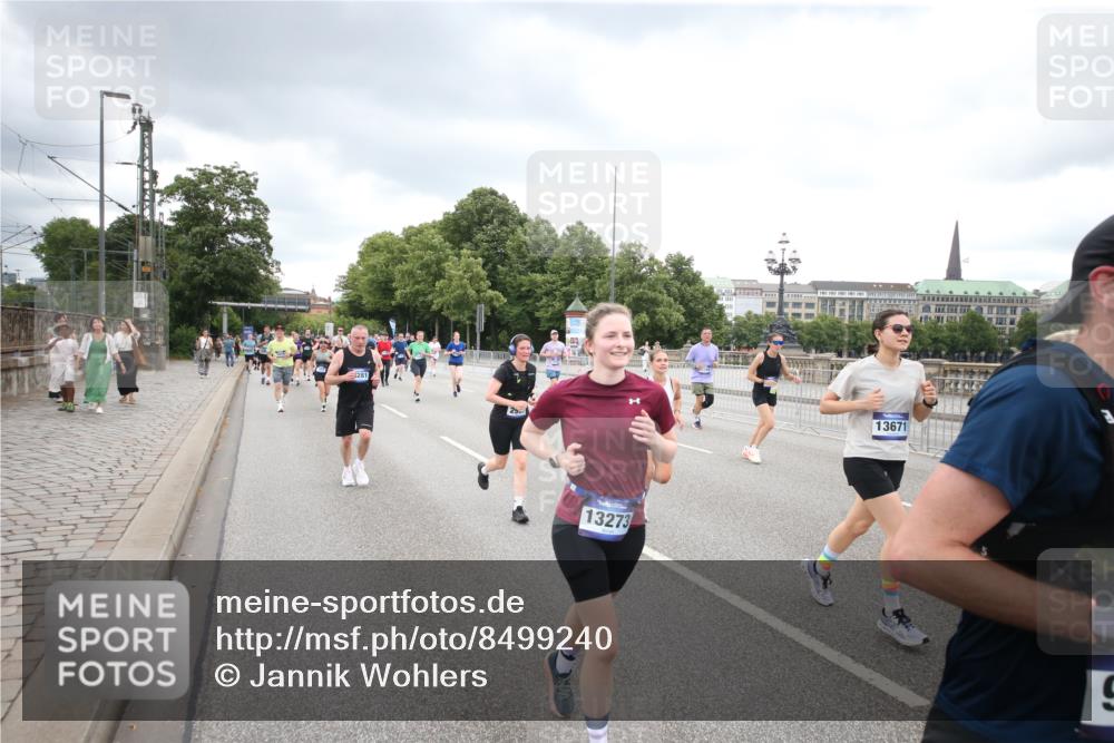 29.06.2025 - hella hamburg halbmarathon Jannik Wohlers http://msf.ph/oto/8499240 29.06.2025 10:56:32 Lombardsbrücke 1207, 2871, 2932, 3348, 3387, 3418, 3470, 3485, 3516, 3517, 4094, 4118, 4241, 4568, 4569, 5589, 5944, 6284, 6348, 6349, 6981, 7381, 7416, 7417, 7964, 8039, 8150, 8197, 8546, 9298, 9299, 9329, 9402, 9404, 9513, 9517, 9902, 9905, 10016, 10138, 10142, 10309, 10450, 10632, 11047, 11050, 11179, 11323, 12226, 12345, 12535, 12828, 12829, 12993, 13194, 13273, 13276, 13671, 13801, 13834, 13878, 13986, 14117, 14472, 15215, 15499, 15630, 15748, 15823 meine-sportfotos.de