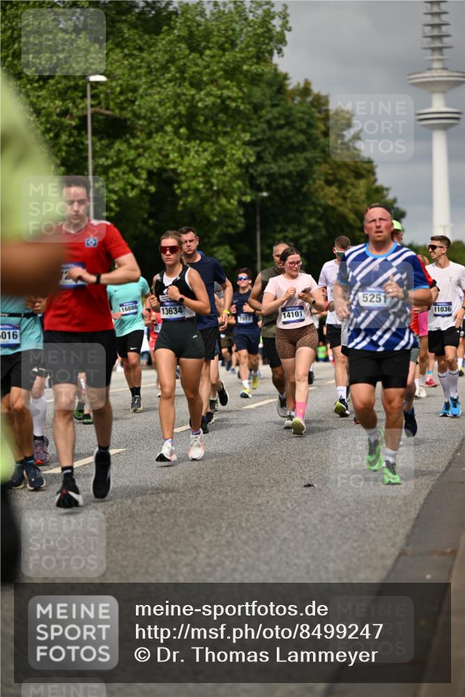 29.06.2025 - hella hamburg halbmarathon Dr. Thomas Lammeyer http://msf.ph/oto/8499247 29.06.2025 10:24:03 Kennedybrücke 1145, 2357, 2405, 2795, 2918, 2993, 2995, 3278, 3446, 3631, 3678, 4539, 4562, 4570, 4614, 4979, 5035, 5123, 5251, 5397, 5429, 5556, 5834, 5849, 5878, 6444, 6796, 6797, 6872, 6874, 6939, 7137, 7248, 7249, 7647, 7744, 7836, 7917, 8427, 8537, 10349, 10594, 10622, 11028, 11036, 11247 meine-sportfotos.de