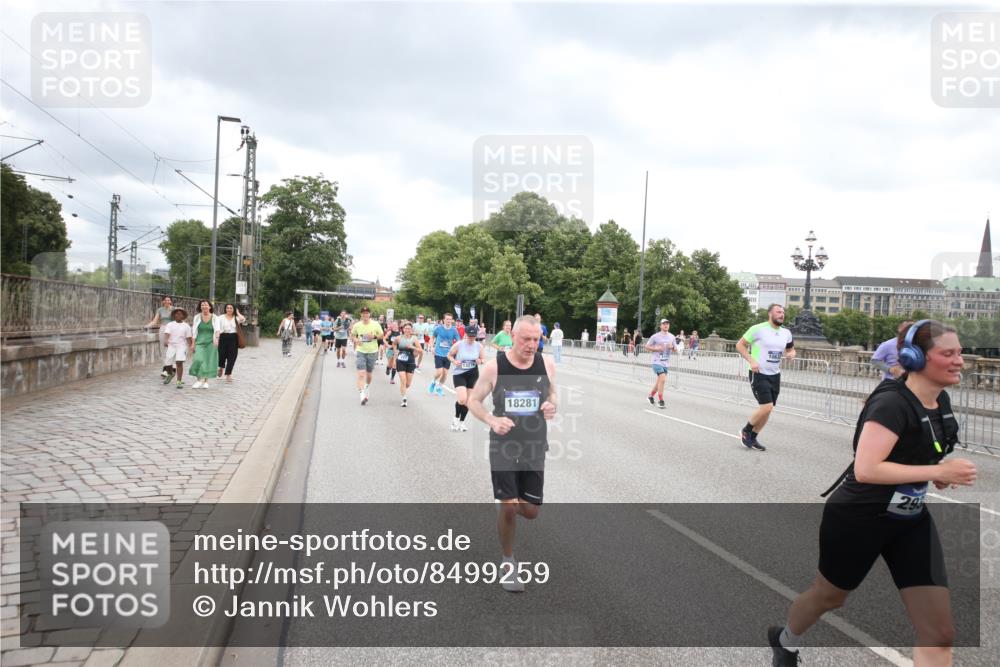 29.06.2025 - hella hamburg halbmarathon Jannik Wohlers http://msf.ph/oto/8499259 29.06.2025 10:56:33 Lombardsbrücke 1207, 2871, 2932, 3348, 3387, 3418, 3470, 3485, 3516, 3517, 4094, 4118, 4241, 4568, 4569, 5057, 5589, 5944, 6284, 6981, 7381, 7416, 7417, 7964, 8039, 8150, 8197, 8546, 9298, 9299, 9329, 9402, 9404, 9513, 9517, 9570, 9902, 9905, 10016, 10138, 10142, 10309, 10450, 10632, 11050, 11179, 11323, 12226, 12345, 12476, 12477, 12535, 12828, 12829, 12993, 13194, 13273, 13276, 13671, 13801, 13834, 13878, 13986, 14117, 14148, 14414, 14472, 15215, 15499, 15630, 15748, 15823 meine-sportfotos.de