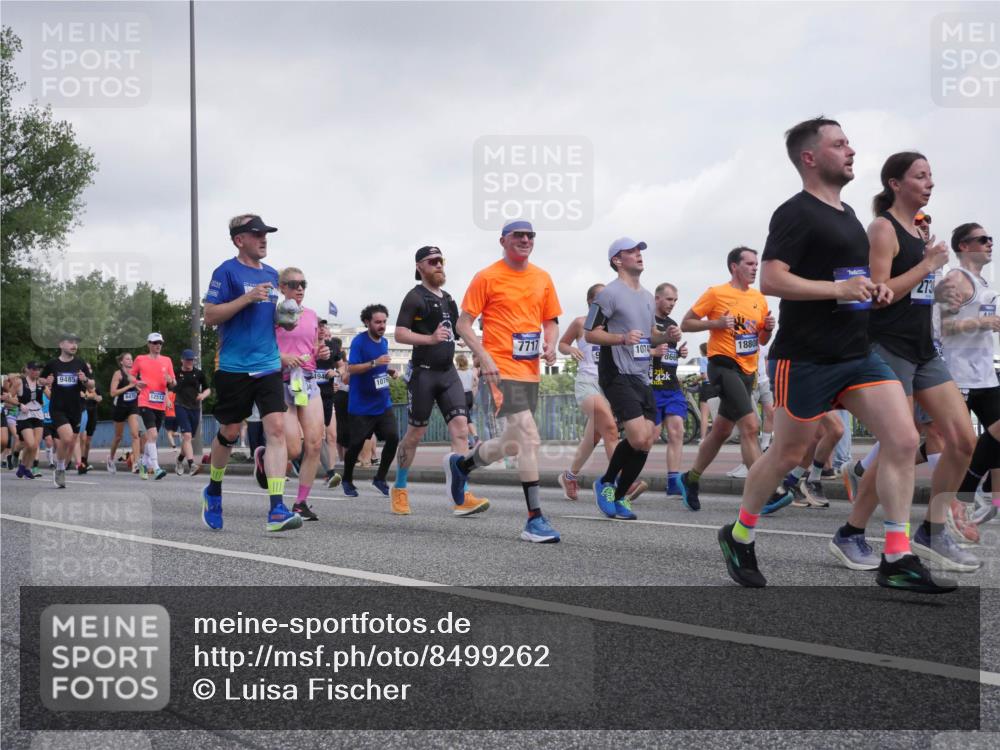 29.06.2025 - hella hamburg halbmarathon Luisa Fischer http://msf.ph/oto/8499262 29.06.2025 10:03:24 Kennedybrücke 9485, 6470, 12512, 4946, 7717, 1074, 18808, 866, 1076, 15, 10, 273, 1019, 1583, 2027, 2086, 2426, 2447, 2474, 2606, 2652, 2730, 2982, 3042, 3059, 3319, 3400, 3794, 4419, 4579, 4767, 4940, 5643, 6174, 6220, 6443, 6470, 6636, 7717, 8669, 9450, 9485, 9622, 10534, 10587, 10599, 10665, 10742, 10759, 10766 meine-sportfotos.de