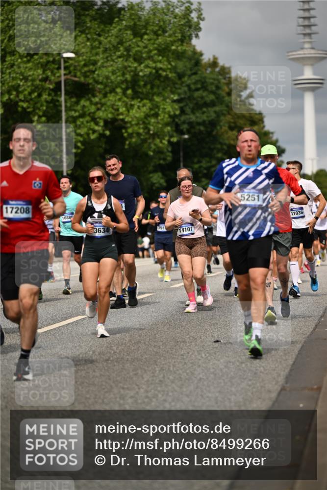 29.06.2025 - hella hamburg halbmarathon Dr. Thomas Lammeyer http://msf.ph/oto/8499266 29.06.2025 10:24:03 Kennedybrücke 1145, 2357, 2405, 2795, 2918, 2993, 2995, 3278, 3446, 3631, 3678, 4539, 4562, 4570, 4614, 4979, 5035, 5123, 5251, 5397, 5429, 5556, 5834, 5849, 5878, 6444, 6796, 6797, 6872, 6874, 6939, 7137, 7248, 7249, 7647, 7744, 7836, 7917, 8427, 8537, 10349, 10594, 10622, 11028, 11036, 11247 meine-sportfotos.de