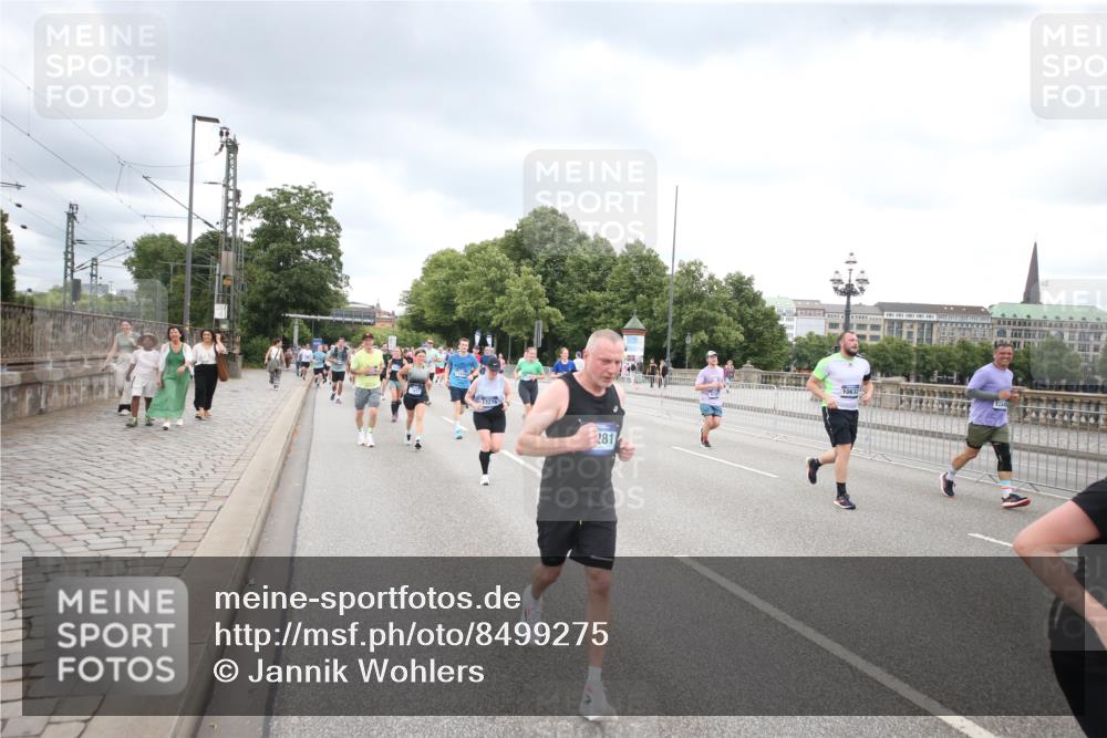 29.06.2025 - hella hamburg halbmarathon Jannik Wohlers http://msf.ph/oto/8499275 29.06.2025 10:56:33 Lombardsbrücke 1207, 2871, 2932, 3348, 3387, 3418, 3470, 3485, 3516, 3517, 4094, 4118, 4241, 4568, 4569, 5057, 5589, 5944, 6284, 6981, 7381, 7416, 7417, 7964, 8039, 8150, 8197, 8546, 9298, 9299, 9329, 9402, 9404, 9513, 9517, 9570, 9902, 9905, 10016, 10138, 10142, 10309, 10450, 10632, 11050, 11179, 11323, 12226, 12345, 12476, 12477, 12535, 12828, 12829, 12993, 13194, 13273, 13276, 13671, 13801, 13834, 13878, 13986, 14117, 14148, 14414, 14472, 15215, 15499, 15630, 15748, 15823 meine-sportfotos.de