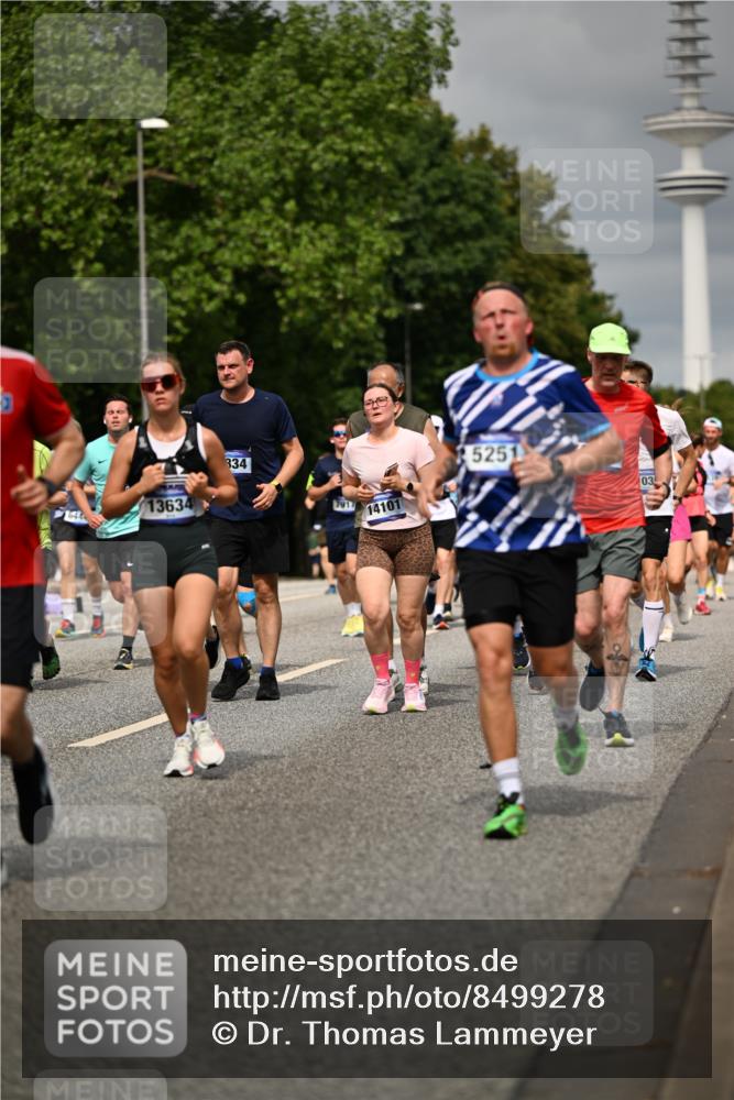 29.06.2025 - hella hamburg halbmarathon Dr. Thomas Lammeyer http://msf.ph/oto/8499278 29.06.2025 10:24:03 Kennedybrücke 1145, 2357, 2405, 2795, 2918, 2993, 2995, 3278, 3446, 3631, 3678, 4539, 4562, 4570, 4614, 4979, 5035, 5123, 5251, 5397, 5429, 5556, 5834, 5849, 5878, 6444, 6796, 6797, 6872, 6874, 6939, 7137, 7248, 7249, 7647, 7744, 7836, 7917, 8427, 8537, 10349, 10594, 10622, 11028, 11036, 11247 meine-sportfotos.de