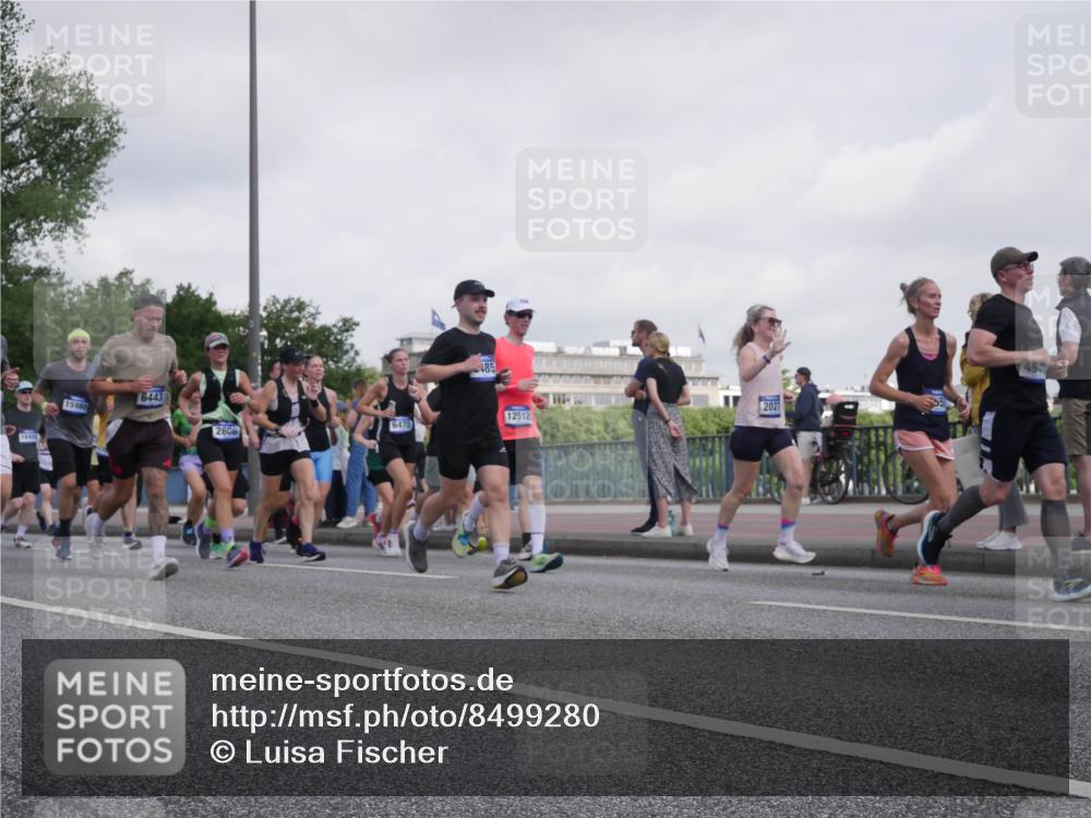 29.06.2025 - hella hamburg halbmarathon Luisa Fischer http://msf.ph/oto/8499280 29.06.2025 10:03:26 Kennedybrücke 1845, 15980, 6443, 485, 2021, 12512, 6470, 2606, 494, 1019, 1583, 2027, 2086, 2426, 2474, 2606, 2652, 2730, 2982, 3042, 3059, 3319, 3400, 3794, 4419, 4579, 4767, 4940, 5643, 6174, 6220, 6443, 6470, 6636, 7717, 8669, 9450, 9485, 9622, 10534, 10599, 10665, 10742, 10759, 10766 meine-sportfotos.de