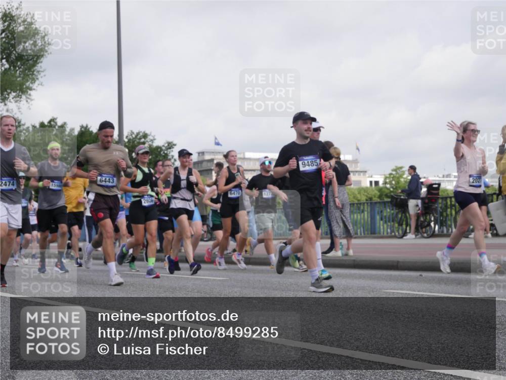 29.06.2025 - hella hamburg halbmarathon Luisa Fischer http://msf.ph/oto/8499285 29.06.2025 10:03:26 Kennedybrücke 2474, 15980, 6443, 6470, 2606, 127, 9485, 2021, 1019, 1583, 2027, 2086, 2426, 2474, 2606, 2652, 2730, 2982, 3042, 3059, 3319, 3400, 3794, 4419, 4579, 4767, 4940, 5643, 6174, 6220, 6443, 6470, 6636, 7717, 8669, 9450, 9485, 9622, 10534, 10599, 10665, 10742, 10759, 10766 meine-sportfotos.de
