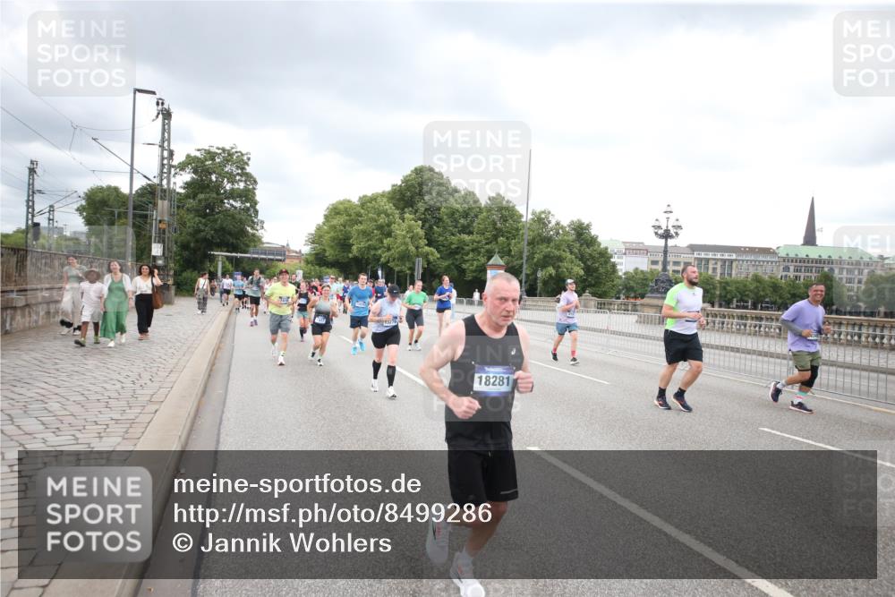 29.06.2025 - hella hamburg halbmarathon Jannik Wohlers http://msf.ph/oto/8499286 29.06.2025 10:56:33 Lombardsbrücke 1207, 2871, 2932, 3348, 3387, 3418, 3470, 3485, 3516, 3517, 4094, 4118, 4241, 4568, 4569, 5057, 5589, 5944, 6284, 6981, 7381, 7416, 7417, 7964, 8039, 8150, 8197, 8546, 9298, 9299, 9329, 9402, 9404, 9513, 9517, 9570, 9902, 9905, 10016, 10138, 10142, 10309, 10450, 10632, 11050, 11179, 11323, 12226, 12345, 12476, 12477, 12535, 12828, 12829, 12993, 13194, 13273, 13276, 13671, 13801, 13834, 13878, 13986, 14117, 14148, 14414, 14472, 15215, 15499, 15630, 15748, 15823 meine-sportfotos.de