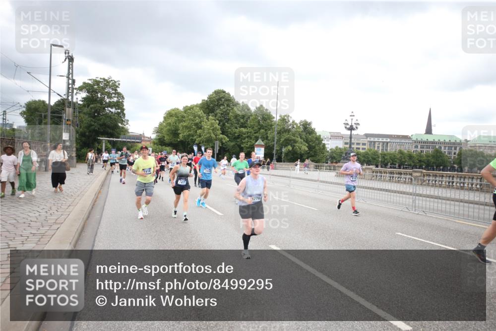 29.06.2025 - hella hamburg halbmarathon Jannik Wohlers http://msf.ph/oto/8499295 29.06.2025 10:56:35 Lombardsbrücke 1207, 2871, 2932, 3348, 3387, 3418, 3470, 3485, 4241, 4485, 4568, 4569, 4611, 5057, 5589, 5944, 6053, 6284, 6832, 6981, 7381, 7416, 7417, 7592, 7964, 8039, 8197, 8224, 8546, 8679, 9298, 9299, 9329, 9402, 9404, 9513, 9517, 9570, 9902, 9905, 10016, 10138, 10142, 10309, 10450, 10505, 10632, 11050, 11179, 11323, 12226, 12345, 12476, 12477, 12484, 12535, 12828, 12829, 13194, 13273, 13276, 13671, 13801, 13878, 13986, 14117, 14148, 14414, 14472, 15499, 15630, 15748, 15823 meine-sportfotos.de