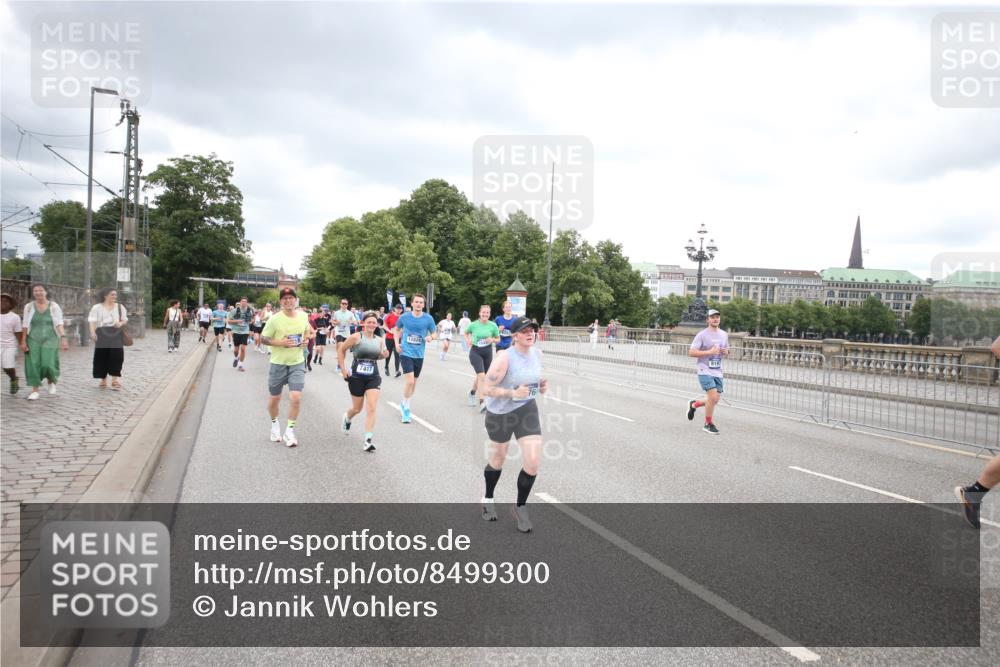29.06.2025 - hella hamburg halbmarathon Jannik Wohlers http://msf.ph/oto/8499300 29.06.2025 10:56:35 Lombardsbrücke 1207, 2871, 2932, 3348, 3387, 3418, 3470, 3485, 4241, 4485, 4568, 4569, 4611, 5057, 5589, 5944, 6053, 6284, 6832, 6981, 7381, 7416, 7417, 7592, 7964, 8039, 8197, 8224, 8546, 8679, 9298, 9299, 9329, 9402, 9404, 9513, 9517, 9570, 9902, 9905, 10016, 10138, 10142, 10309, 10450, 10505, 10632, 11050, 11179, 11323, 12226, 12345, 12476, 12477, 12484, 12535, 12828, 12829, 13194, 13273, 13276, 13671, 13801, 13878, 13986, 14117, 14148, 14414, 14472, 15499, 15630, 15748, 15823 meine-sportfotos.de