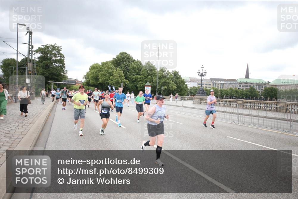 29.06.2025 - hella hamburg halbmarathon Jannik Wohlers http://msf.ph/oto/8499309 29.06.2025 10:56:35 Lombardsbrücke 1207, 2871, 2932, 3348, 3387, 3418, 3470, 3485, 4241, 4485, 4568, 4569, 4611, 5057, 5589, 5944, 6053, 6284, 6832, 6981, 7381, 7416, 7417, 7592, 7964, 8039, 8197, 8224, 8546, 8679, 9298, 9299, 9329, 9402, 9404, 9513, 9517, 9570, 9902, 9905, 10016, 10138, 10142, 10309, 10450, 10505, 10632, 11050, 11179, 11323, 12226, 12345, 12476, 12477, 12484, 12535, 12828, 12829, 13194, 13273, 13276, 13671, 13801, 13878, 13986, 14117, 14148, 14414, 14472, 15499, 15630, 15748, 15823 meine-sportfotos.de