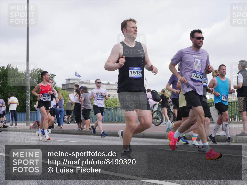 29.06.2025 - hella hamburg halbmarathon Luisa Fischer http://msf.ph/oto/8499320 29.06.2025 10:03:30 Kennedybrücke 6220, 9450, 15189, 13512, 8450, 2426, 1019, 1544, 1583, 1681, 2086, 2426, 2474, 2606, 2982, 3059, 3319, 3400, 4579, 4767, 5418, 6138, 6174, 6220, 6470, 9450, 9577, 10599, 10797 meine-sportfotos.de