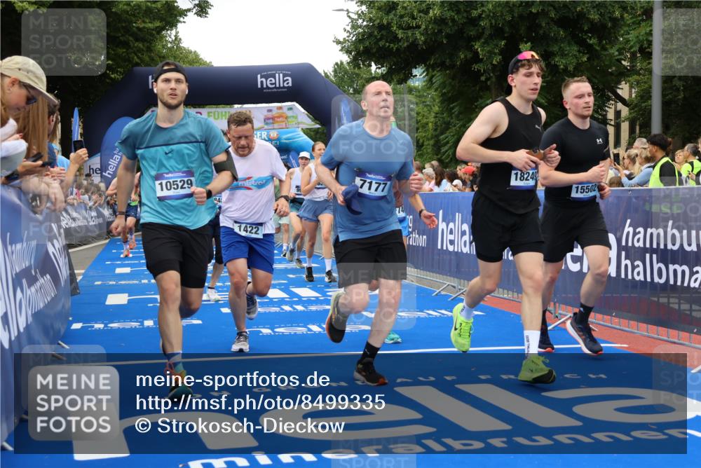 29.06.2025 - hella hamburg halbmarathon Strokosch-Dieckow http://msf.ph/oto/8499335 29.06.2025 10:53:47 Ziel 1422, 1706, 1870, 2082, 2518, 5399, 5607, 6260, 6877, 7177, 7395, 7973, 8285, 8335, 9922, 10529, 10891, 10895, 11588, 11589, 12413, 14026, 14702, 14818, 15441, 15502, 16477, 16538, 17482, 17740, 18249, 18418, 18487, 18514, 18759, 18831, 18915, 19177 meine-sportfotos.de