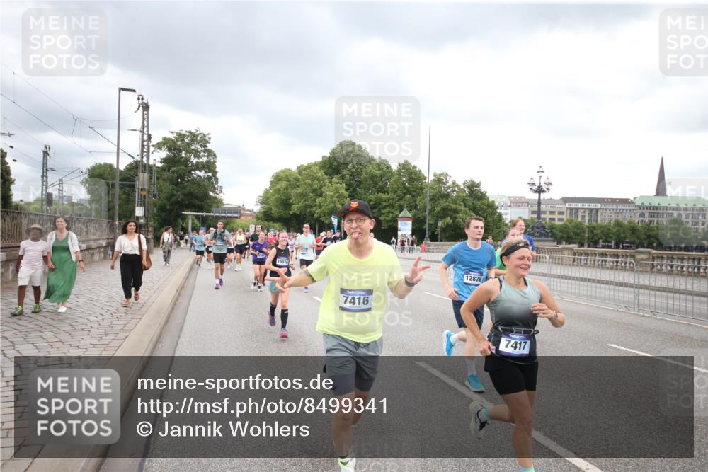 29.06.2025 - hella hamburg halbmarathon Jannik Wohlers http://msf.ph/oto/8499341 29.06.2025 10:56:36 Lombardsbrücke 1207, 2871, 2932, 3348, 3387, 3418, 3470, 3485, 4241, 4485, 4568, 4569, 4611, 4998, 5057, 5589, 5639, 6053, 6284, 6832, 6981, 7381, 7416, 7417, 7592, 7964, 8039, 8197, 8224, 8546, 8679, 9298, 9299, 9329, 9402, 9404, 9513, 9570, 10016, 10138, 10142, 10309, 10450, 10505, 10632, 11050, 11179, 11323, 12226, 12345, 12476, 12477, 12484, 12535, 12828, 12829, 13194, 13273, 13276, 13671, 13801, 13878, 13986, 14117, 14146, 14148, 14414, 14472, 15499, 15630, 15748, 15823 meine-sportfotos.de