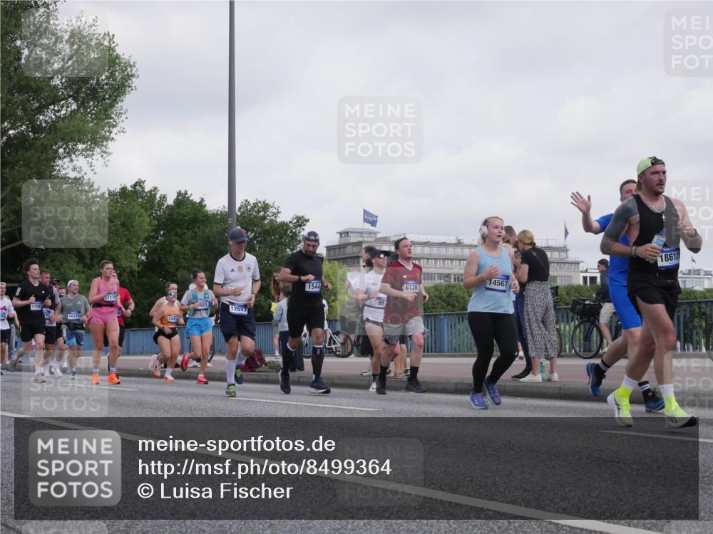 29.06.2025 - hella hamburg halbmarathon Luisa Fischer http://msf.ph/oto/8499364 29.06.2025 10:03:35 Kennedybrücke 17087, 97, 18125, 17119, 13459, 681, 17827, 1544, 957, 6138, 14567, 18612, 1544, 1611, 1681, 2086, 2236, 3059, 3141, 3400, 4616, 4945, 5418, 6138, 6220, 9553, 9555, 9577, 10797 meine-sportfotos.de