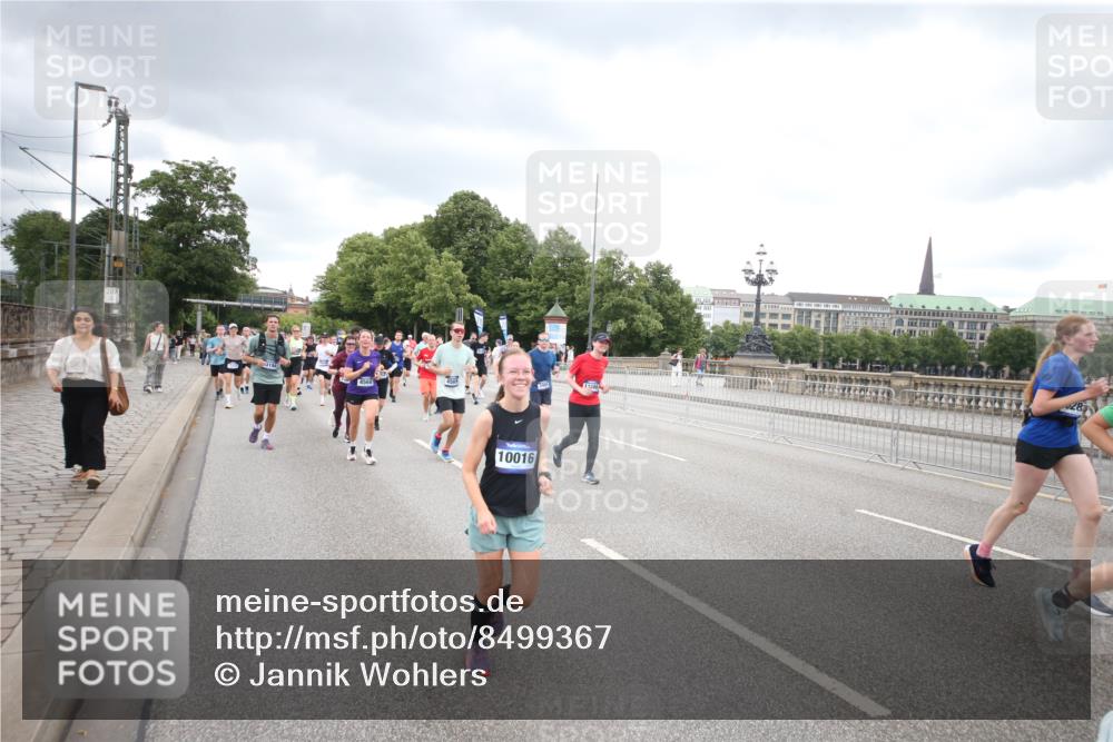 29.06.2025 - hella hamburg halbmarathon Jannik Wohlers http://msf.ph/oto/8499367 29.06.2025 10:56:38 Lombardsbrücke 1207, 2871, 2932, 3348, 3387, 3470, 3485, 4241, 4485, 4568, 4569, 4611, 4998, 5057, 5589, 5639, 6053, 6284, 6832, 6981, 7416, 7417, 7592, 7964, 8039, 8197, 8224, 8546, 8679, 9298, 9299, 9329, 9402, 9404, 9513, 9570, 10016, 10138, 10142, 10309, 10450, 10505, 10632, 11050, 11179, 11323, 11954, 12226, 12345, 12476, 12477, 12484, 12535, 12828, 12829, 13194, 13273, 13276, 13513, 13671, 13801, 13878, 13986, 14146, 14148, 14414, 14472, 15499, 15630 meine-sportfotos.de
