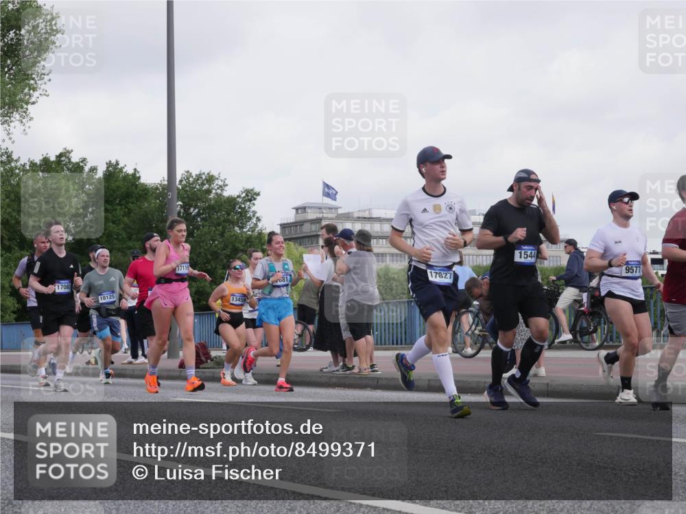 29.06.2025 - hella hamburg halbmarathon Luisa Fischer http://msf.ph/oto/8499371 29.06.2025 10:03:36 Kennedybrücke 17087, 18125, 17119, 13459, 081, 17827, 1544, 9577, 1544, 1611, 1681, 2086, 2236, 3059, 3141, 3400, 4616, 4945, 5418, 6138, 9553, 9555, 9577, 10797 meine-sportfotos.de