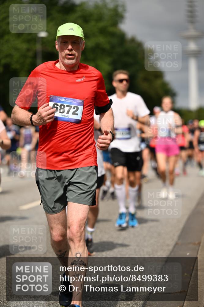 29.06.2025 - hella hamburg halbmarathon Dr. Thomas Lammeyer http://msf.ph/oto/8499383 29.06.2025 10:24:07 Kennedybrücke 1110, 1115, 1145, 2357, 2918, 3278, 3631, 3678, 4539, 4562, 4570, 4614, 4737, 4739, 4979, 5035, 5123, 5251, 5556, 5834, 5849, 5878, 6444, 6796, 6797, 6872, 6874, 6939, 7137, 7248, 7647, 7744, 7836, 7917, 10349, 10550, 10594, 10622, 11028, 11036, 11247 meine-sportfotos.de