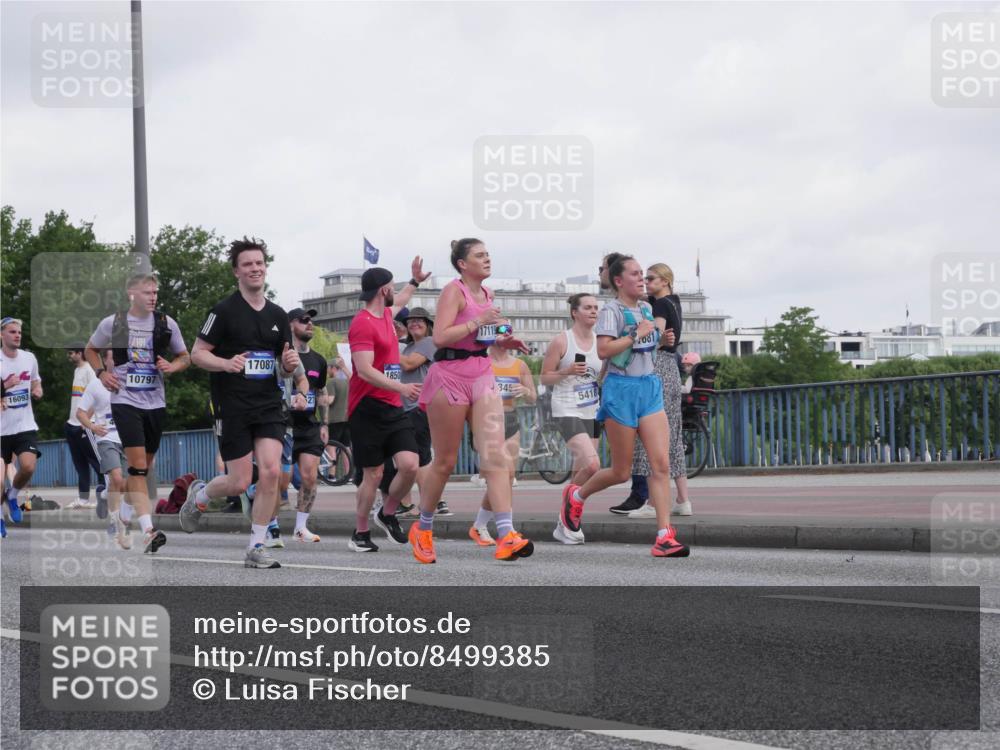 29.06.2025 - hella hamburg halbmarathon Luisa Fischer http://msf.ph/oto/8499385 29.06.2025 10:03:38 Kennedybrücke 17087, 10797, 1850, 16093, 17119, 345, 5418, 081, 1544, 1568, 1611, 1681, 2236, 3141, 4616, 4945, 5033, 5418, 6138, 9553, 9555, 9577, 10188, 10797 meine-sportfotos.de