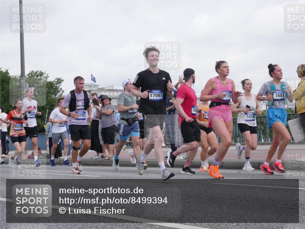 29.06.2025 - hella hamburg halbmarathon Luisa Fischer http://msf.ph/oto/8499394 29.06.2025 10:03:39 Kennedybrücke 18377, 16093, 797, 1812, 17087, 1850, 13, 119, 5418, 1681, 1544, 1568, 1611, 1681, 2236, 3141, 4616, 4945, 5033, 5418, 6138, 9553, 9555, 9577, 10188, 10797 meine-sportfotos.de