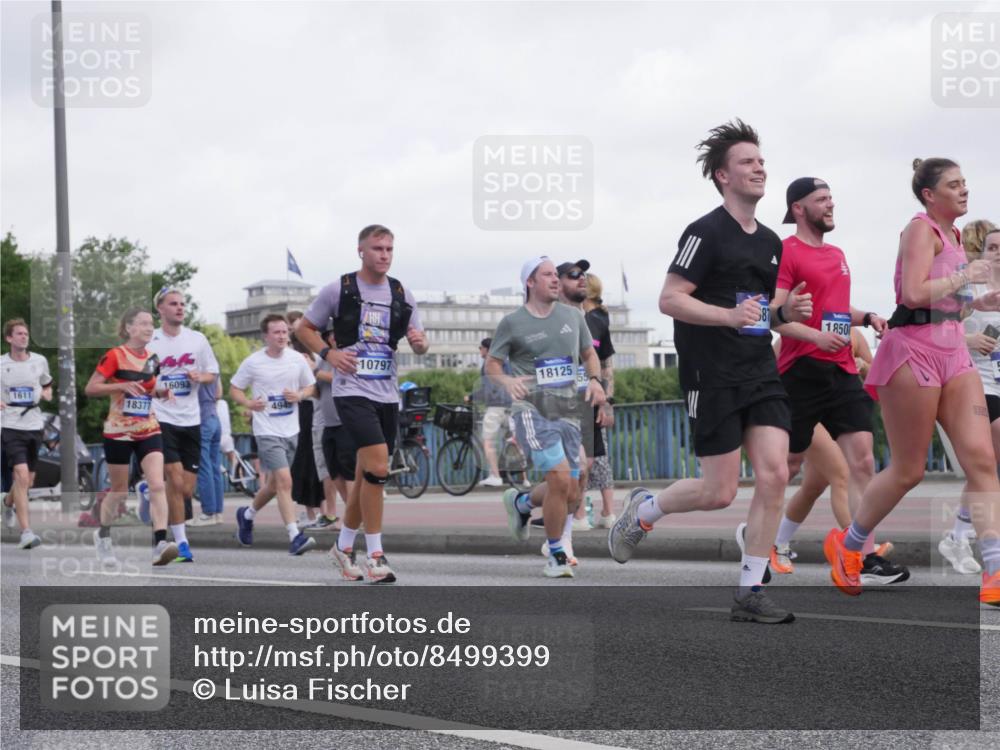 29.06.2025 - hella hamburg halbmarathon Luisa Fischer http://msf.ph/oto/8499399 29.06.2025 10:03:39 Kennedybrücke 1611, 18377, 16093, 10797, 18125, 4945, 55, 1850, 1544, 1568, 1611, 1681, 2236, 3141, 4616, 4945, 5033, 5418, 6138, 9553, 9555, 9577, 10188, 10797 meine-sportfotos.de