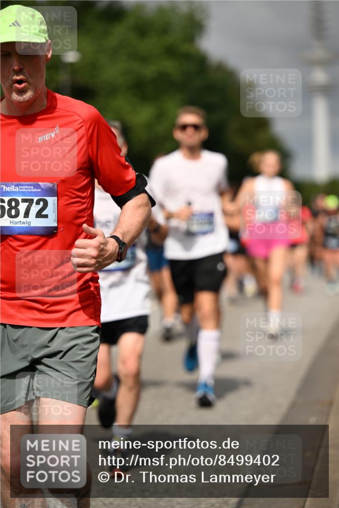 29.06.2025 - hella hamburg halbmarathon Dr. Thomas Lammeyer http://msf.ph/oto/8499402 29.06.2025 10:24:07 Kennedybrücke 1110, 1115, 1145, 2357, 2918, 3278, 3631, 3678, 4539, 4562, 4570, 4614, 4737, 4739, 4979, 5035, 5123, 5251, 5556, 5834, 5849, 5878, 6444, 6796, 6797, 6872, 6874, 6939, 7137, 7248, 7647, 7744, 7836, 7917, 10349, 10550, 10594, 10622, 11028, 11036, 11247 meine-sportfotos.de