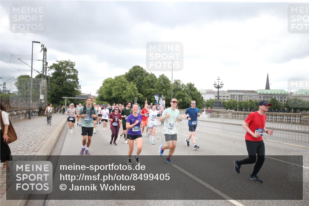 29.06.2025 - hella hamburg halbmarathon Jannik Wohlers http://msf.ph/oto/8499405 29.06.2025 10:56:39 Lombardsbrücke 1207, 2370, 2871, 2932, 3348, 3387, 3470, 3485, 3851, 4241, 4485, 4568, 4569, 4611, 4998, 5057, 5589, 5639, 6053, 6284, 6832, 6981, 7416, 7417, 7592, 7964, 8039, 8197, 8224, 8546, 8679, 9298, 9299, 9329, 9513, 9570, 10016, 10142, 10450, 10505, 10632, 11050, 11179, 11323, 11954, 12226, 12345, 12476, 12477, 12484, 12535, 12828, 12829, 13194, 13273, 13276, 13490, 13513, 13671, 13878, 13986, 14146, 14148, 14414, 15499, 15630 meine-sportfotos.de