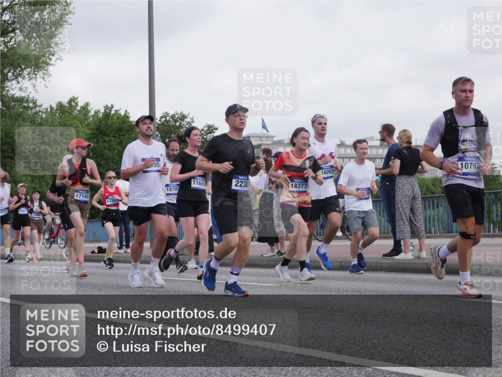 29.06.2025 - hella hamburg halbmarathon Luisa Fischer http://msf.ph/oto/8499407 29.06.2025 10:03:40 Kennedybrücke 4348, 14673, 1568, 17145, 35, 18701, 17260, 11605, 2236, 16093, 18377, 10797, 1544, 1568, 1611, 1681, 2236, 3141, 4616, 4945, 5033, 5418, 6138, 9553, 9555, 9577, 10188, 10797 meine-sportfotos.de