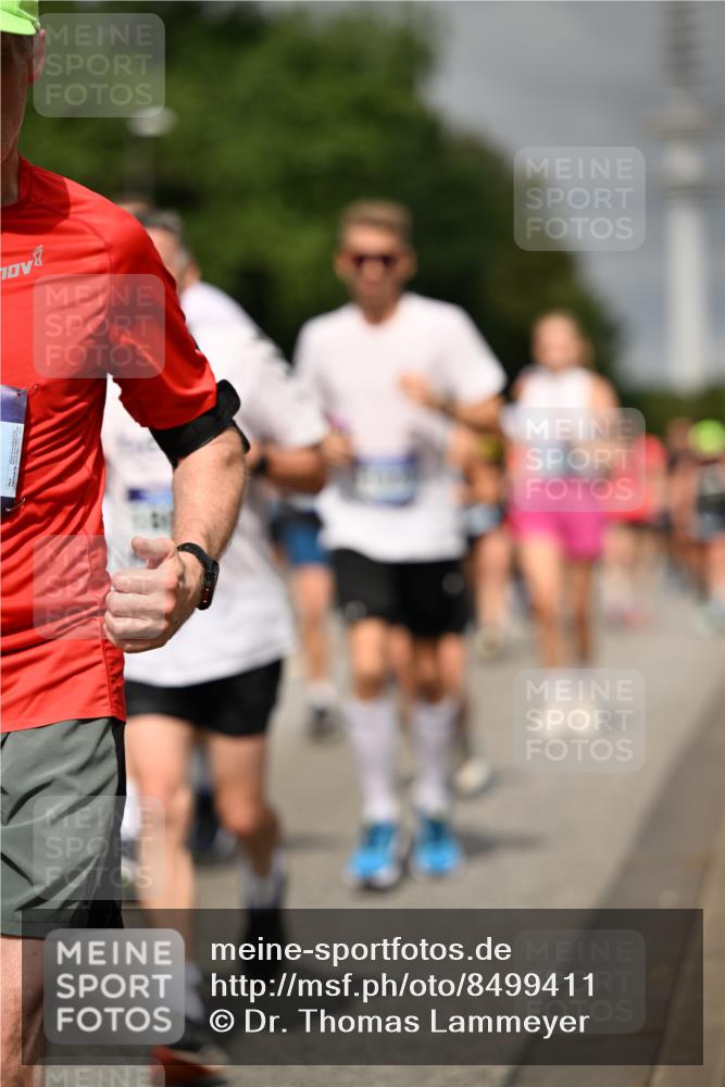 29.06.2025 - hella hamburg halbmarathon Dr. Thomas Lammeyer http://msf.ph/oto/8499411 29.06.2025 10:24:08 Kennedybrücke 1110, 1115, 1145, 2357, 3278, 3631, 3678, 4539, 4562, 4570, 4614, 4737, 4739, 4979, 5035, 5123, 5251, 5556, 5834, 5849, 5878, 6444, 6796, 6797, 6872, 6874, 6939, 7137, 7647, 7744, 7917, 8387, 9196, 9735, 10349, 10550, 10622, 11028, 11036, 11247 meine-sportfotos.de