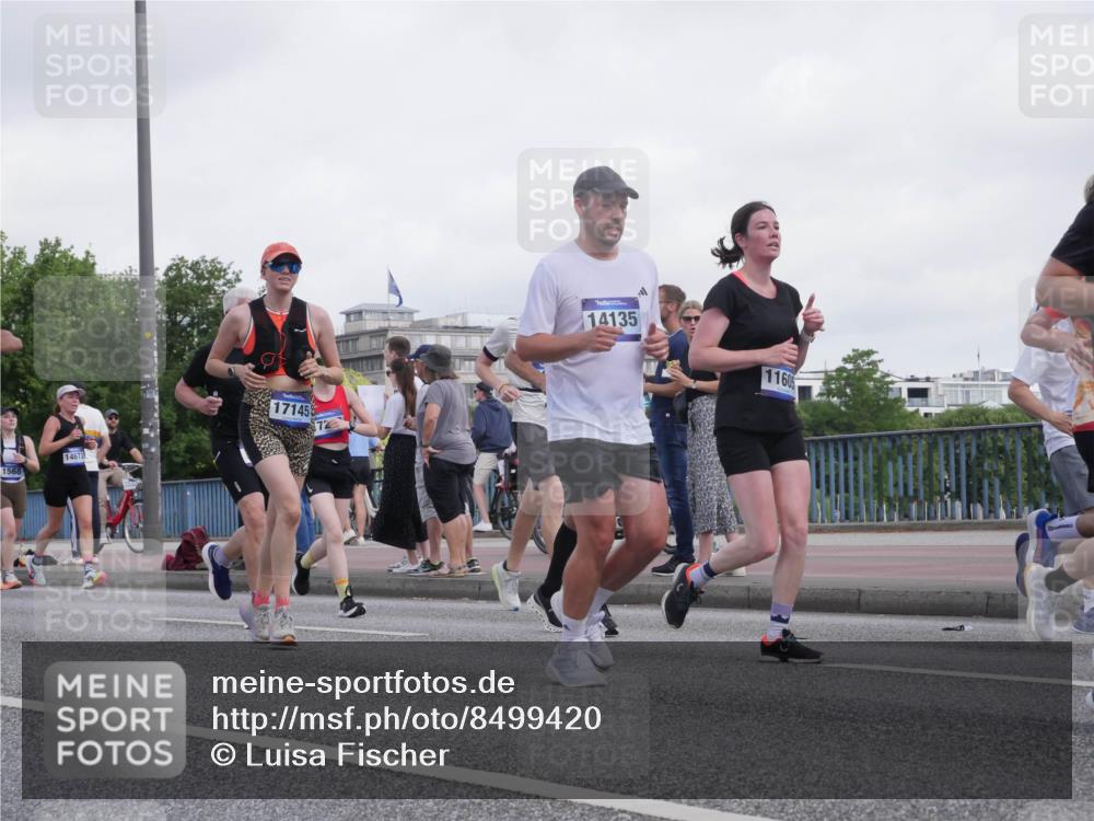 29.06.2025 - hella hamburg halbmarathon Luisa Fischer http://msf.ph/oto/8499420 29.06.2025 10:03:41 Kennedybrücke 14673, 1568, 17145, 14135, 11605, 1544, 1568, 1611, 1681, 2236, 3141, 4616, 4945, 5033, 5418, 9553, 9555, 10188, 10797 meine-sportfotos.de