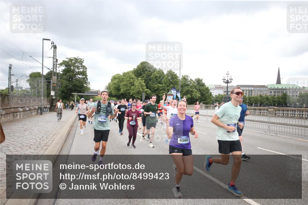 29.06.2025 - hella hamburg halbmarathon Jannik Wohlers http://msf.ph/oto/8499423 29.06.2025 10:56:40 Lombardsbrücke 1207, 2370, 2871, 2932, 3348, 3387, 3470, 3485, 3851, 4241, 4485, 4568, 4569, 4611, 4998, 5057, 5589, 5639, 6053, 6284, 6832, 6981, 7416, 7417, 7592, 7964, 8039, 8197, 8224, 8546, 8679, 9298, 9299, 9329, 9513, 9570, 10016, 10142, 10450, 10505, 10632, 11050, 11179, 11323, 11954, 12226, 12345, 12476, 12477, 12484, 12535, 12828, 12829, 12832, 13194, 13273, 13276, 13490, 13513, 13671, 13878, 13986, 14146, 14148, 14414, 15499, 15630 meine-sportfotos.de
