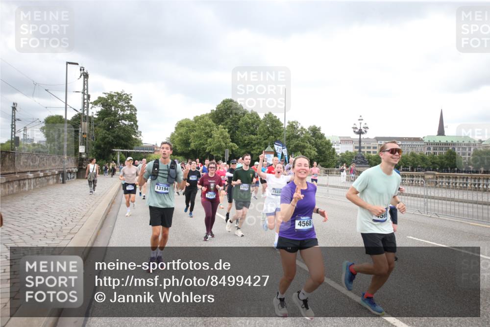 29.06.2025 - hella hamburg halbmarathon Jannik Wohlers http://msf.ph/oto/8499427 29.06.2025 10:56:40 Lombardsbrücke 1207, 2370, 2871, 2932, 3348, 3387, 3470, 3485, 3851, 4241, 4485, 4568, 4569, 4611, 4998, 5057, 5589, 5639, 6053, 6284, 6832, 6981, 7416, 7417, 7592, 7964, 8039, 8197, 8224, 8546, 8679, 9298, 9299, 9329, 9513, 9570, 10016, 10142, 10450, 10505, 10632, 11050, 11179, 11323, 11954, 12226, 12345, 12476, 12477, 12484, 12535, 12828, 12829, 12832, 13194, 13273, 13276, 13490, 13513, 13671, 13878, 13986, 14146, 14148, 14414, 15499, 15630 meine-sportfotos.de