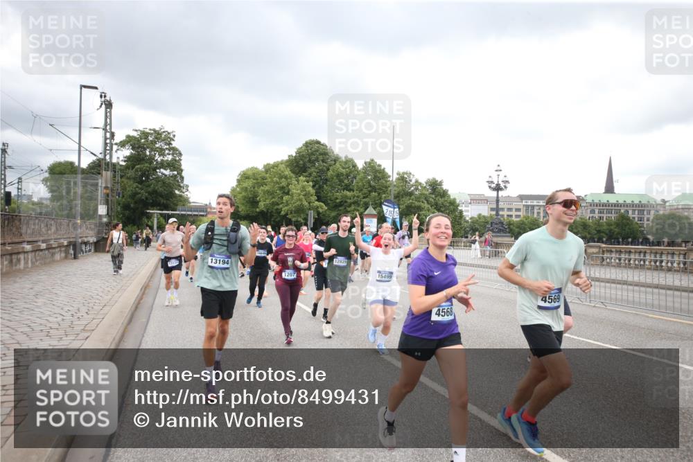 29.06.2025 - hella hamburg halbmarathon Jannik Wohlers http://msf.ph/oto/8499431 29.06.2025 10:56:40 Lombardsbrücke 1207, 2370, 2871, 2932, 3348, 3387, 3470, 3485, 3851, 4241, 4485, 4568, 4569, 4611, 4998, 5057, 5589, 5639, 6053, 6284, 6832, 6981, 7416, 7417, 7592, 7964, 8039, 8197, 8224, 8546, 8679, 9298, 9299, 9329, 9513, 9570, 10016, 10142, 10450, 10505, 10632, 11050, 11179, 11323, 11954, 12226, 12345, 12476, 12477, 12484, 12535, 12828, 12829, 12832, 13194, 13273, 13276, 13490, 13513, 13671, 13878, 13986, 14146, 14148, 14414, 15499, 15630 meine-sportfotos.de