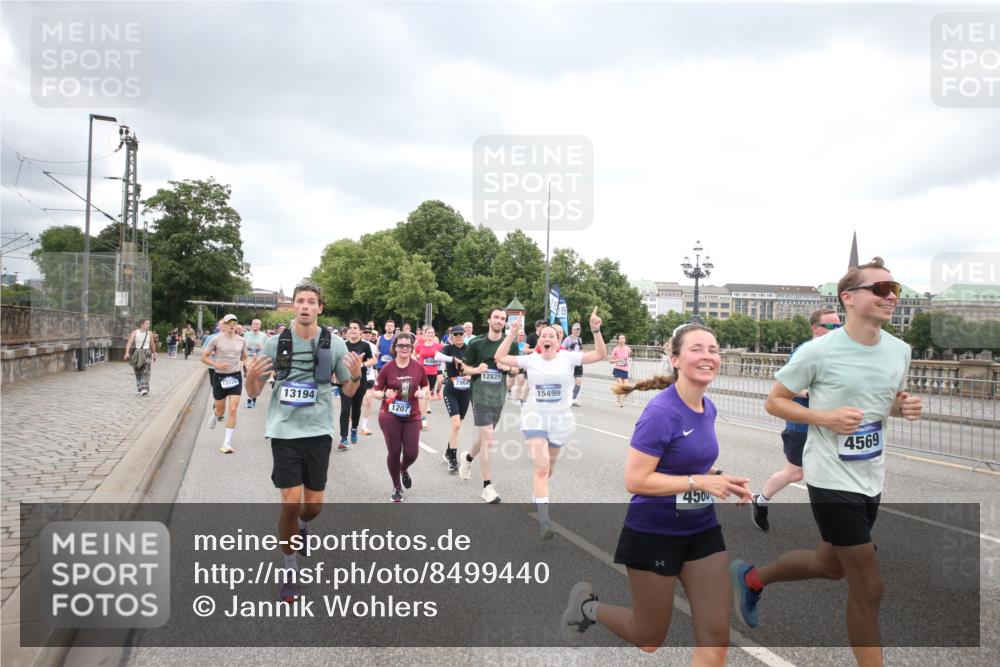 29.06.2025 - hella hamburg halbmarathon Jannik Wohlers http://msf.ph/oto/8499440 29.06.2025 10:56:40 Lombardsbrücke 1207, 2370, 2871, 2932, 3348, 3387, 3470, 3485, 3851, 4241, 4485, 4568, 4569, 4611, 4998, 5057, 5589, 5639, 6053, 6284, 6832, 6981, 7416, 7417, 7592, 7964, 8039, 8197, 8224, 8546, 8679, 9298, 9299, 9329, 9513, 9570, 10016, 10142, 10450, 10505, 10632, 11050, 11179, 11323, 11954, 12226, 12345, 12476, 12477, 12484, 12535, 12828, 12829, 12832, 13194, 13273, 13276, 13490, 13513, 13671, 13878, 13986, 14146, 14148, 14414, 15499, 15630 meine-sportfotos.de