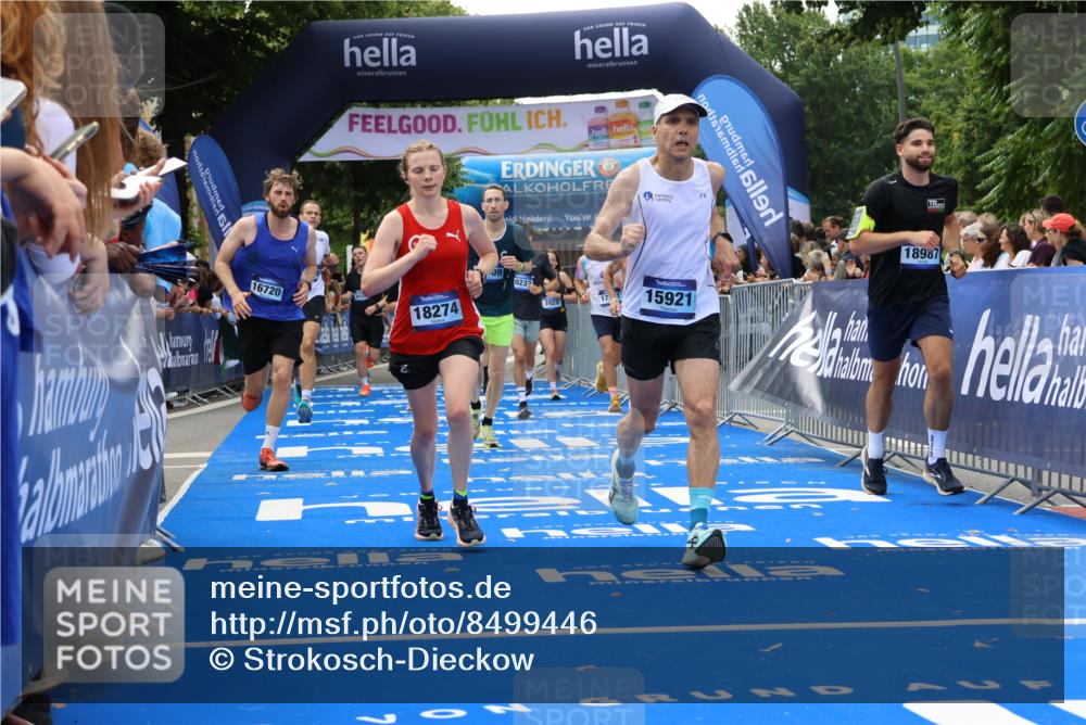 29.06.2025 - hella hamburg halbmarathon Strokosch-Dieckow http://msf.ph/oto/8499446 29.06.2025 10:43:21 Ziel 2653, 3109, 3124, 3146, 3928, 5436, 5506, 8664, 9931, 10099, 10237, 13348, 15921, 16314, 16720, 16997, 17391, 18274, 18942, 18987, 19009, 19051 meine-sportfotos.de