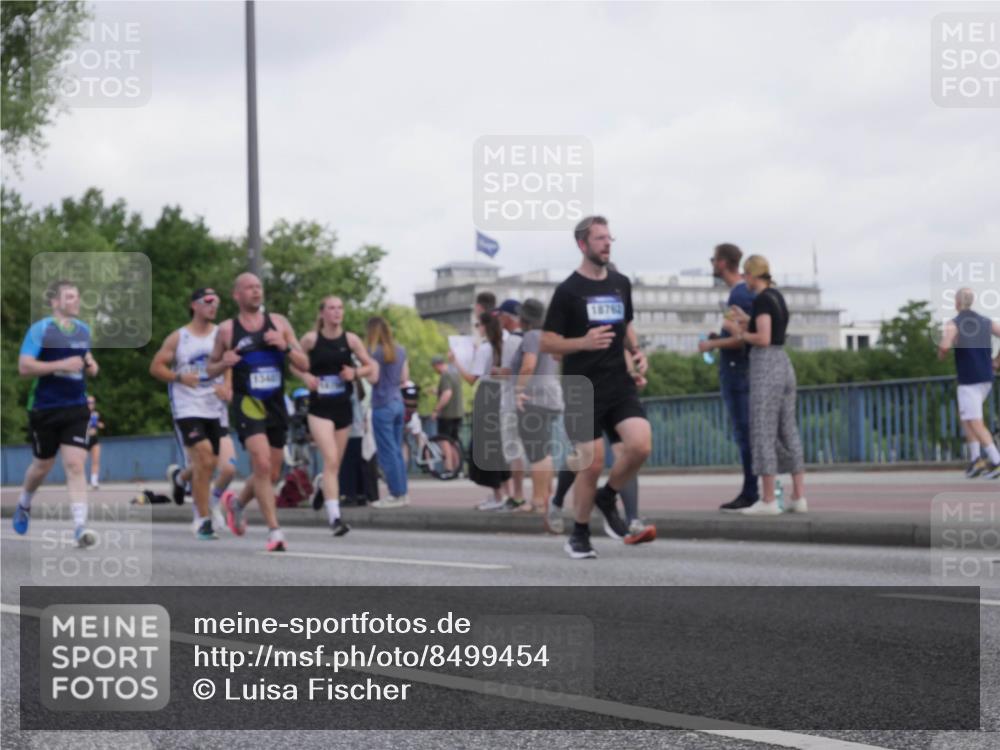 29.06.2025 - hella hamburg halbmarathon Luisa Fischer http://msf.ph/oto/8499454 29.06.2025 10:03:46 Kennedybrücke 1340, 18762, 1568, 1611, 3141, 3983, 4945, 5033, 6757, 8255, 9553, 9555, 10188, 10271 meine-sportfotos.de