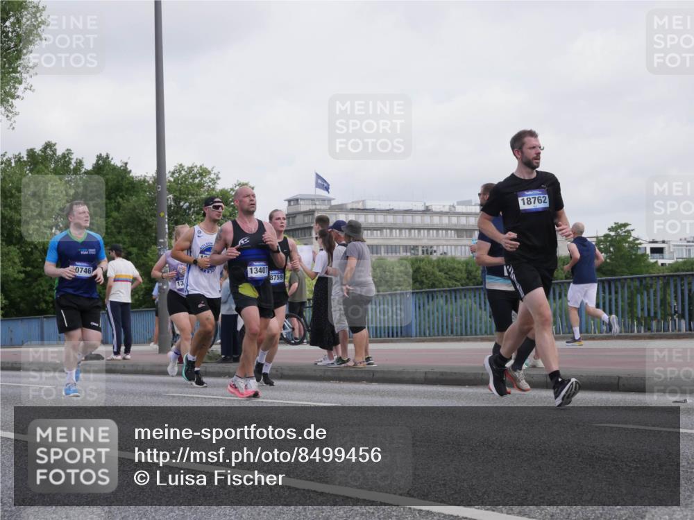 29.06.2025 - hella hamburg halbmarathon Luisa Fischer http://msf.ph/oto/8499456 29.06.2025 10:03:46 Kennedybrücke 0746, 13, 13407, 8759, 18762, 1568, 1611, 3141, 3983, 4945, 5033, 6757, 8255, 9553, 9555, 10188, 10271 meine-sportfotos.de