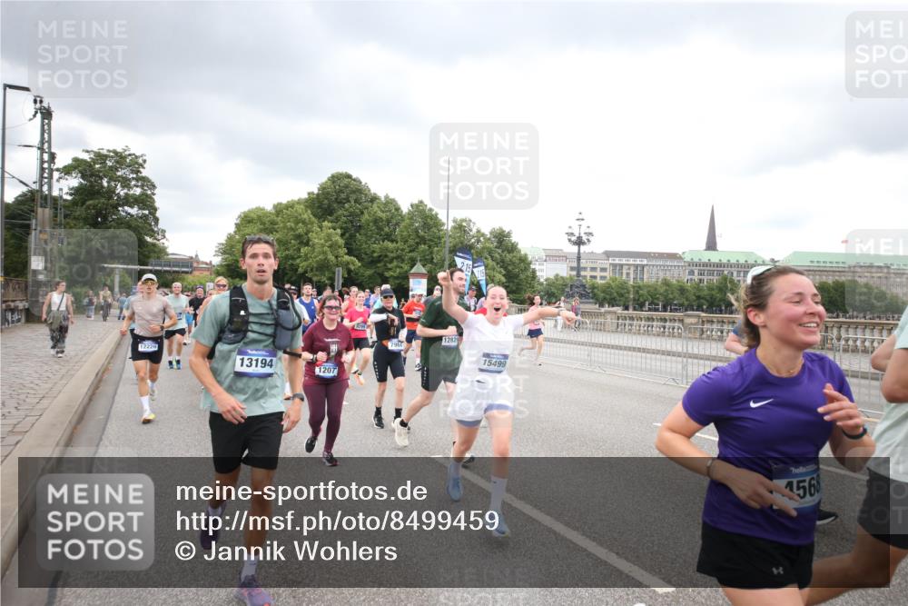29.06.2025 - hella hamburg halbmarathon Jannik Wohlers http://msf.ph/oto/8499459 29.06.2025 10:56:41 Lombardsbrücke 1207, 2370, 2871, 2932, 3387, 3470, 3485, 3851, 4241, 4485, 4568, 4569, 4611, 4998, 5057, 5639, 6053, 6284, 6832, 6981, 7416, 7417, 7592, 7787, 7964, 8039, 8197, 8224, 8546, 8679, 9298, 9299, 9329, 9513, 9570, 9670, 10016, 10142, 10450, 10505, 10632, 11050, 11179, 11323, 11954, 12226, 12345, 12476, 12477, 12484, 12535, 12828, 12829, 12832, 12984, 13194, 13273, 13276, 13490, 13513, 13671, 13878, 13986, 14146, 14148, 14414, 15499, 15630 meine-sportfotos.de