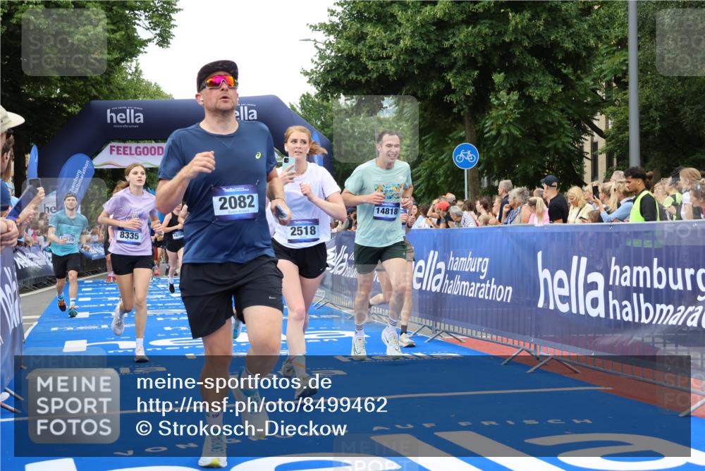 29.06.2025 - hella hamburg halbmarathon Strokosch-Dieckow http://msf.ph/oto/8499462 29.06.2025 10:53:44 Ziel 1422, 1706, 1870, 2058, 2082, 2518, 2630, 3819, 5399, 5607, 6260, 6877, 7177, 8285, 8335, 9922, 10529, 10891, 10895, 11588, 11589, 11604, 12413, 12632, 13865, 14026, 14702, 14818, 15061, 15441, 15502, 16092, 16538, 17482, 17740, 18143, 18249, 18418, 18487, 18514, 18715, 18759, 18915, 19177 meine-sportfotos.de