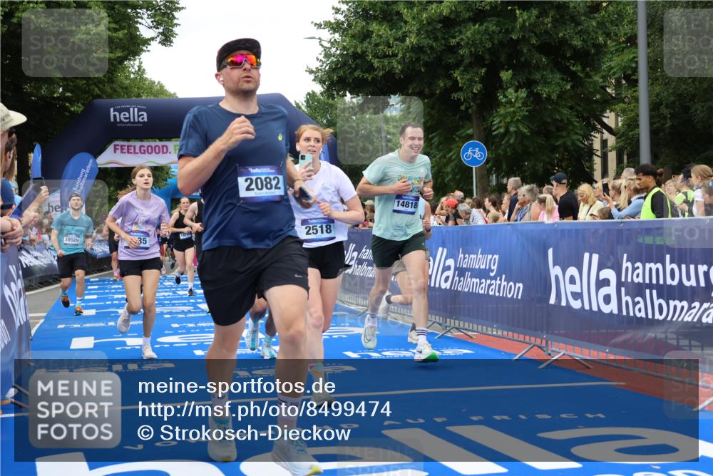 29.06.2025 - hella hamburg halbmarathon Strokosch-Dieckow http://msf.ph/oto/8499474 29.06.2025 10:53:44 Ziel 1422, 1706, 1870, 2058, 2082, 2518, 2630, 3819, 5399, 5607, 6260, 6877, 7177, 8285, 8335, 9922, 10529, 10891, 10895, 11588, 11589, 11604, 12413, 12632, 13865, 14026, 14702, 14818, 15061, 15441, 15502, 16092, 16538, 17482, 17740, 18143, 18249, 18418, 18487, 18514, 18715, 18759, 18915, 19177 meine-sportfotos.de