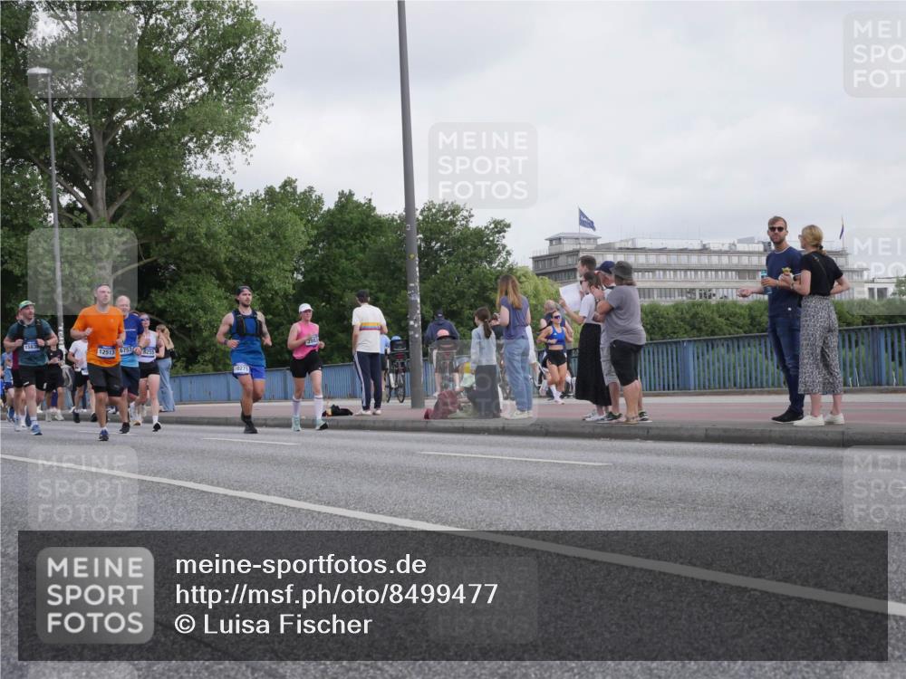 29.06.2025 - hella hamburg halbmarathon Luisa Fischer http://msf.ph/oto/8499477 29.06.2025 10:03:49 Kennedybrücke 1583, 12513, 67578255, 10271, 1568, 3983, 5033, 6714, 6757, 8255, 8478, 10188, 10271 meine-sportfotos.de