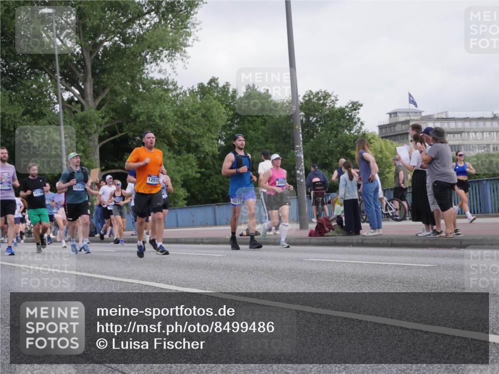 29.06.2025 - hella hamburg halbmarathon Luisa Fischer http://msf.ph/oto/8499486 29.06.2025 10:03:50 Kennedybrücke 12196, 12513, 15838, 16786, 10271, 3983, 1568, 3983, 5033, 6714, 6757, 8255, 8478, 10188, 10271 meine-sportfotos.de