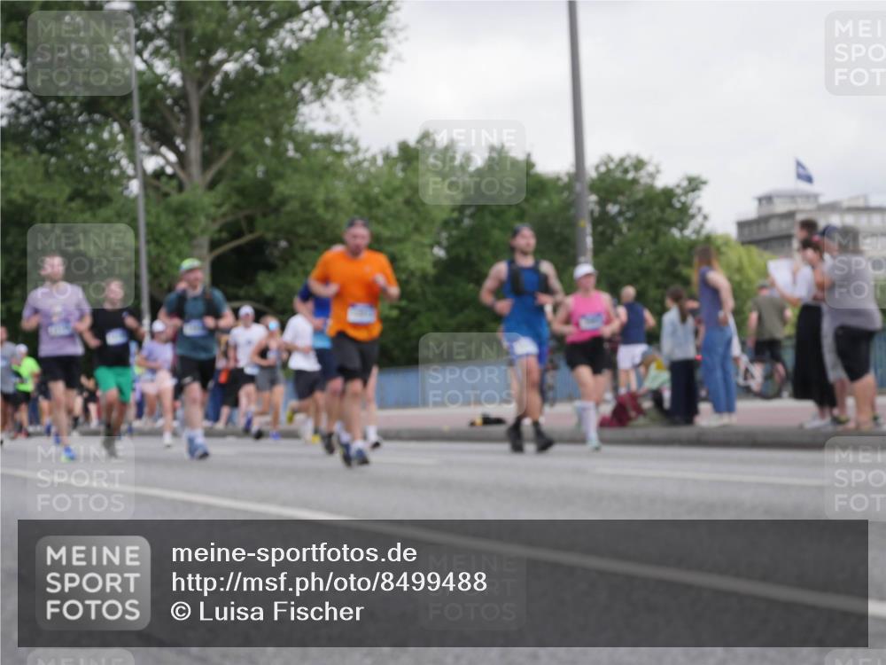 29.06.2025 - hella hamburg halbmarathon Luisa Fischer http://msf.ph/oto/8499488 29.06.2025 10:03:51 Kennedybrücke 3983, 5033, 5870, 6714, 6757, 8255, 8478, 10188, 10271 meine-sportfotos.de