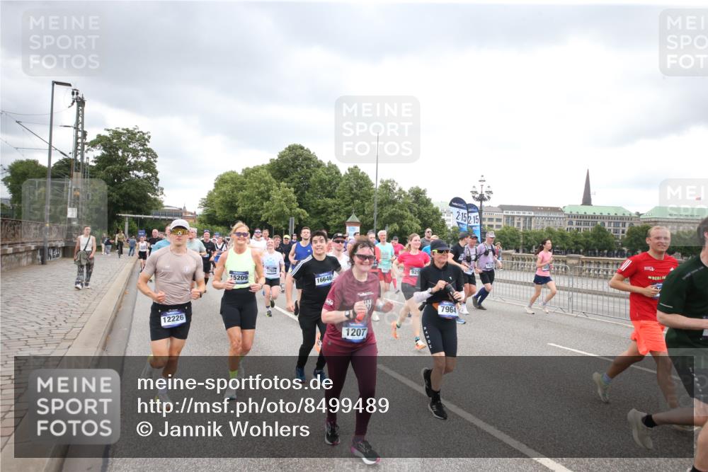 29.06.2025 - hella hamburg halbmarathon Jannik Wohlers http://msf.ph/oto/8499489 29.06.2025 10:56:42 Lombardsbrücke 1207, 2370, 2871, 3387, 3470, 3485, 3723, 3851, 4241, 4485, 4568, 4569, 4611, 4998, 5057, 5639, 6053, 6284, 6832, 6981, 7416, 7417, 7592, 7787, 7964, 8039, 8197, 8224, 8546, 8679, 9298, 9299, 9329, 9513, 9570, 9670, 10016, 10142, 10450, 10505, 10632, 11050, 11179, 11323, 11954, 12226, 12345, 12476, 12477, 12484, 12535, 12828, 12829, 12832, 12984, 13194, 13276, 13490, 13513, 13731, 13878, 13986, 14146, 14148, 14414, 15499, 15630 meine-sportfotos.de